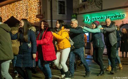 V novo leto stopili skupaj z ansamblom Galop (14)